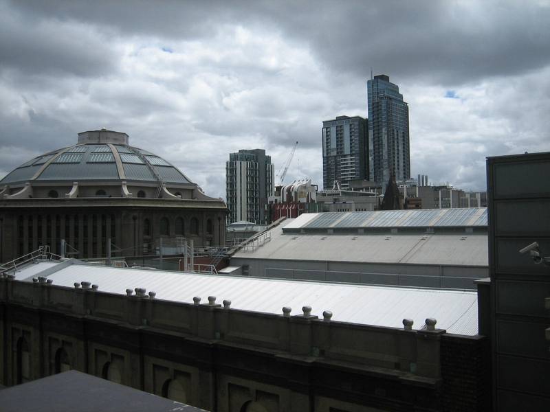 Sought after QV Corner Apartment With Large Balcony Picture 2