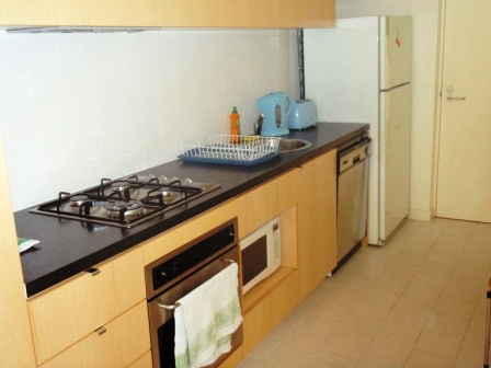 SPOTLESS FURNISHED APARTMENT - inspect today Picture 1