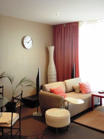 Fully Furnished 2 bedroom apartment - AVAILABLE 18th JUNE --inspect now Picture 1