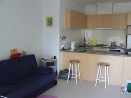 SPOTLESS, PRIVATE & FULLY FURNISHED - inspect now - OPPOSITE HARDWARE LANE Picture