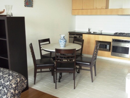 SPOTLESS, MODERN, FULLY FURNISHED 2 BEDROOM APARTMENT Picture 3