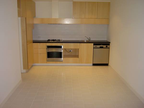 LEVEL 41, BE CLOSE TO THE POOL FOR SUMMER! Picture 1