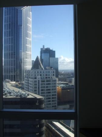 LOOKING FOR A CORNER? Picture 3