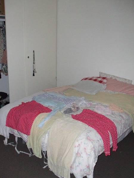 FURNISHED CORNER APARTMENT Picture 3