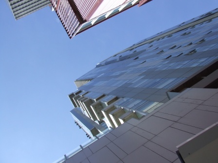 HUGE CORNER APARTMENT - SOUGHT AFTER LOCATION Picture 1