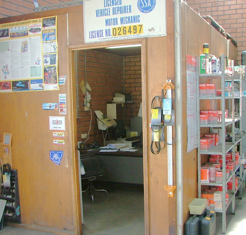 BUSINESS OPPORTUNITY & FREEHOLD - Mechanical Repairs Picture 2