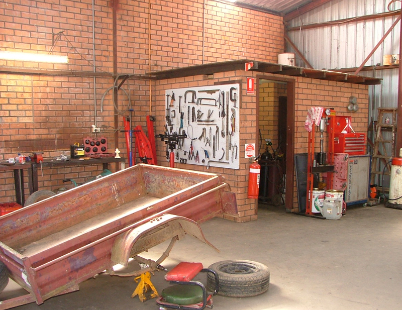 BUSINESS OPPORTUNITY & FREEHOLD - Mechanical Repairs Picture 3