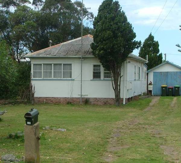 BLOCK OF LAND WITH A HOUSE THROWN IN Picture 1