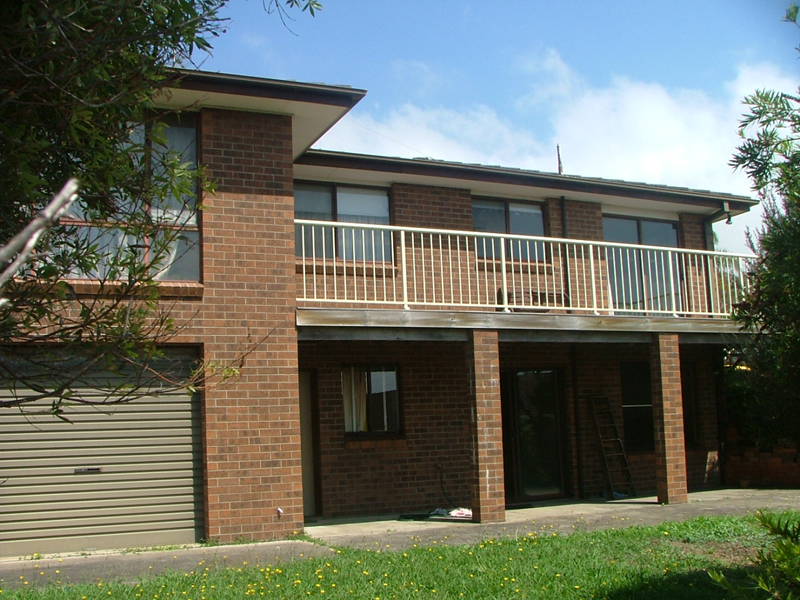BLOCK OF LAND with a house thrown in. Picture 2