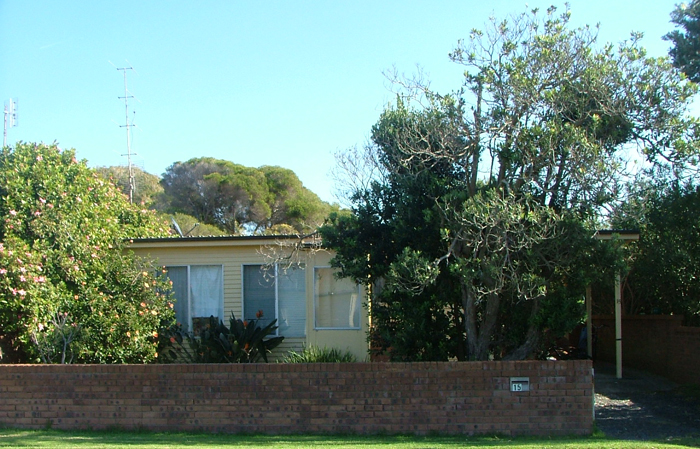 LISTEN TO THE WAVES Picture 1