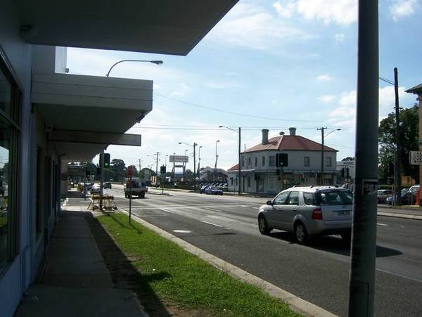 Great Exposure with Easy Access Picture 3