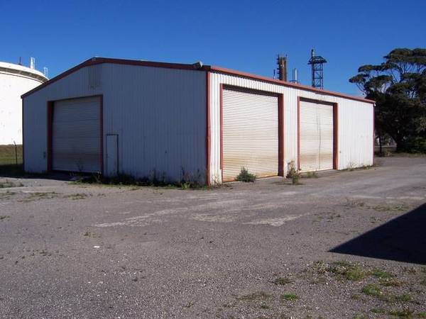 Industrial Building & Yard Space Picture 1