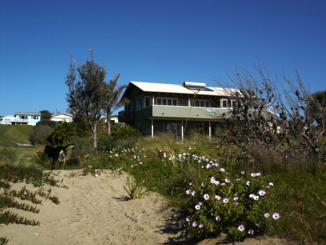 BEACH LODGE. SPECTACULAR LOCATION. Picture 3