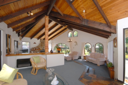 ARCHITECTURALLY STRIKING Picture 3