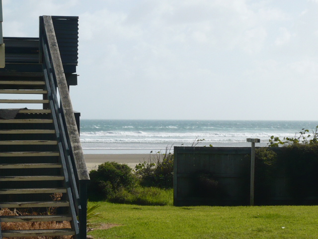 MOTIVATED VENDOR ON ABSOLUTE BEACHFRONT Picture 2