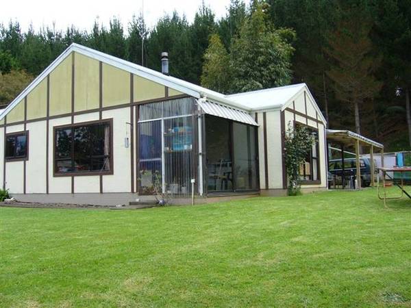 REMOTE FAMILY PLAYGROUND Picture 1