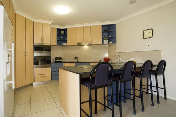 VIEWS....PRIVACY....SPACE....WOW!! Picture 3