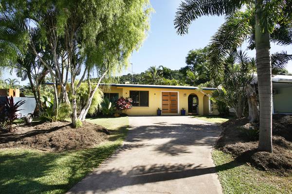 GREAT HOME ON GOOD SIZE BLOCK... PRICED TO SELL Picture 1