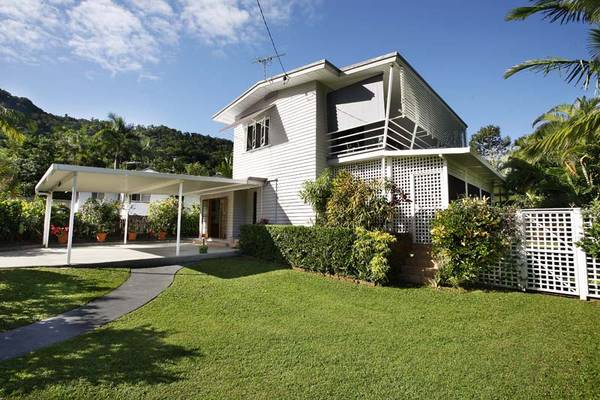 UNIQUE LIFESTYLE RESIDENCE IN UPPER EDGE HILL Picture 1