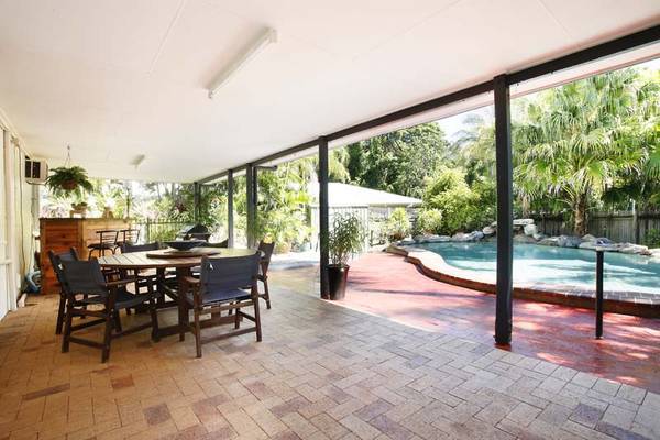 2 STOREY WITH GRANNY FLAT!! Picture 2