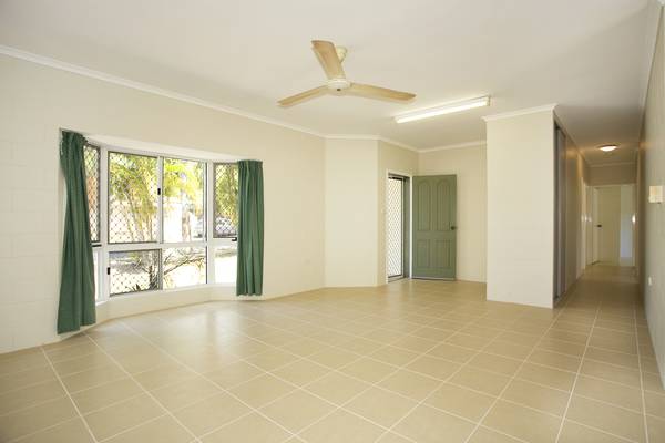 SPACIOUS LOW MAINTENANCE HOME WITH IN GROUND POOL ONLY $295,000! Picture 3