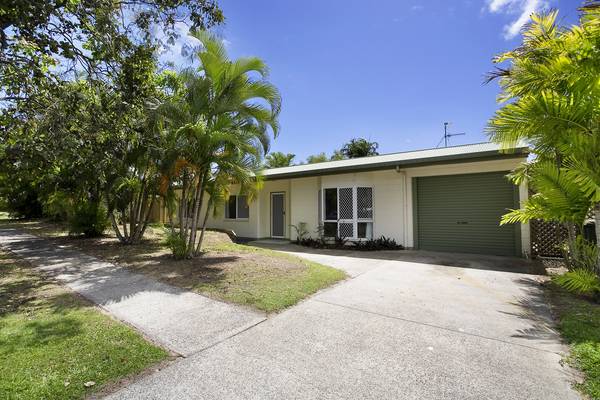SPACIOUS LOW MAINTENANCE HOME WITH IN GROUND POOL ONLY $295,000! Picture 2