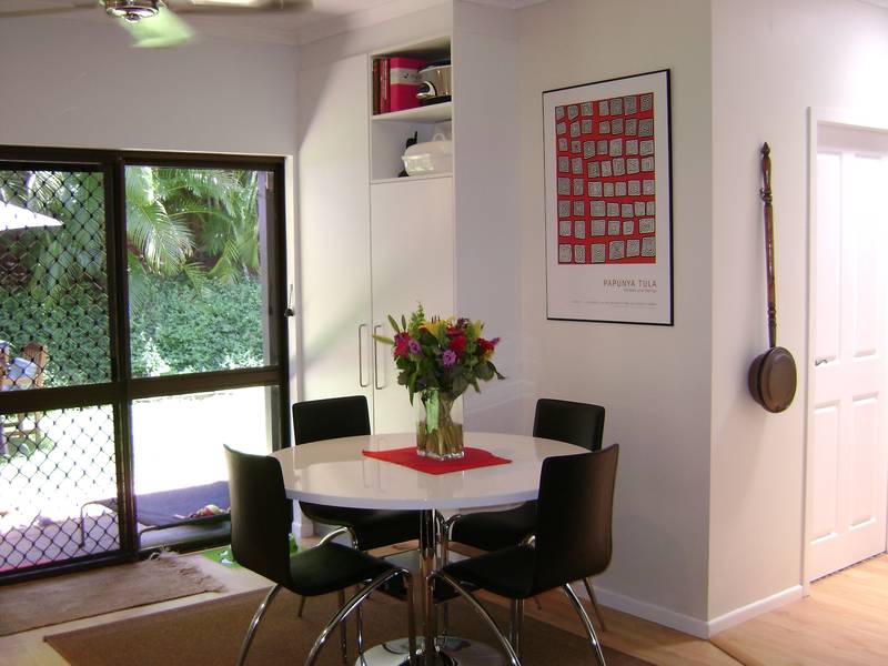 STYLISH,
CONTEMPORARY AND LOW MAINTENANCE - IDEAL FOR BUSY COUPLES Picture