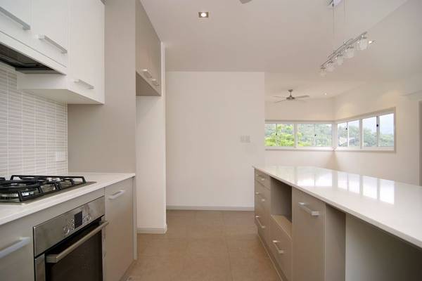 MAGNIFICENT BRAND NEW 2 STOREY STUNNER!!! Picture 3