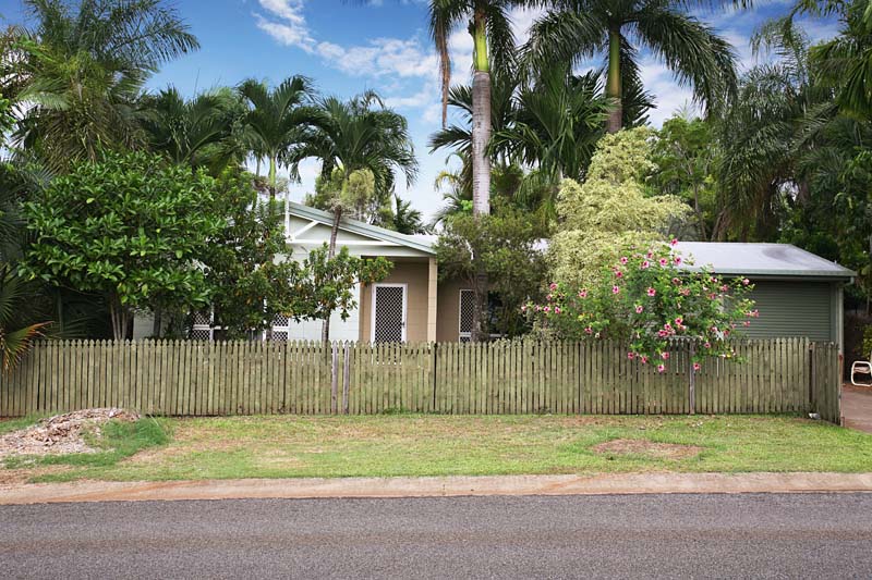 CHEAPEST 4 BRM 2 BATH + POOL HOME IN REDLYNCH?? Picture 1