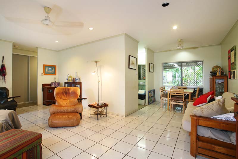 CHEAPEST 4 BRM 2 BATH + POOL HOME IN REDLYNCH?? Picture 2