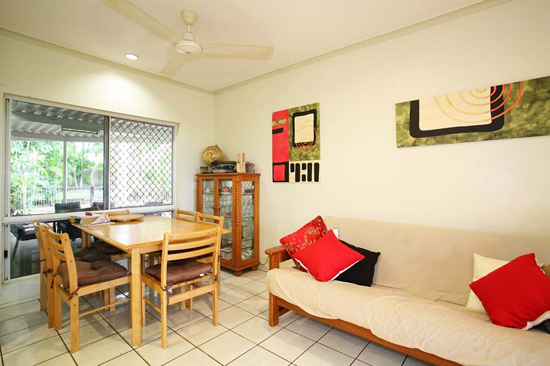 CHEAPEST 4 BRM 2 BATH + POOL HOME IN REDLYNCH?? Picture 3