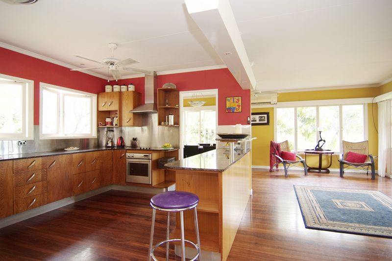 RED HOT FAMILY BUY!! ACT NOW!! OWNERS MUST SELL!! Picture 3