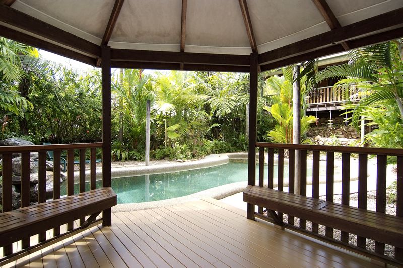 LEAFY, PRIVATE, TIMBER ENTERTAINER Picture 2