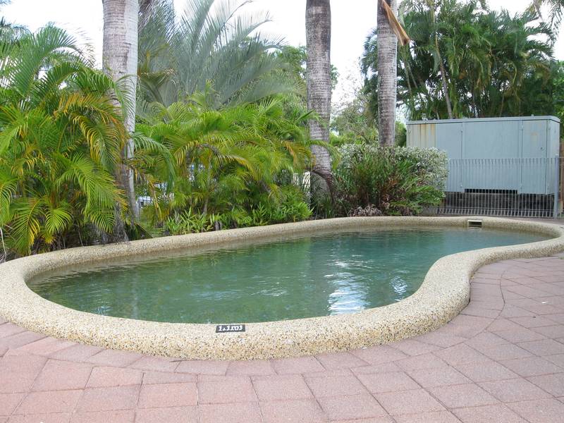 SPACIOUS GROUND FLOOR UNIT - CENTRAL LOCATION Picture 2