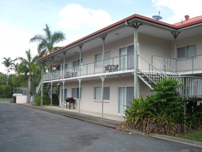 SPACIOUS GROUND FLOOR UNIT - CENTRAL LOCATION Picture