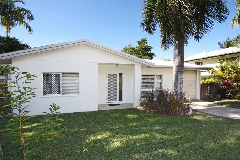 ABSOLUTELY IMMACULATE - CLOSE TO CITY! Picture 2