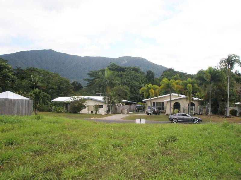 HENS TEETH LAND IN BRINSMEAD! Picture 3