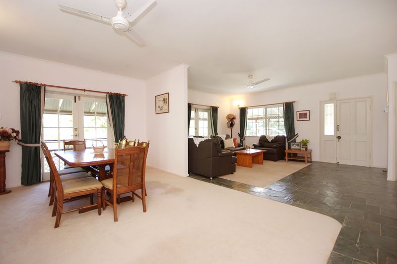 LOCATION, LOCATION, THESE DON'T COME UP OFTEN!! Picture 3