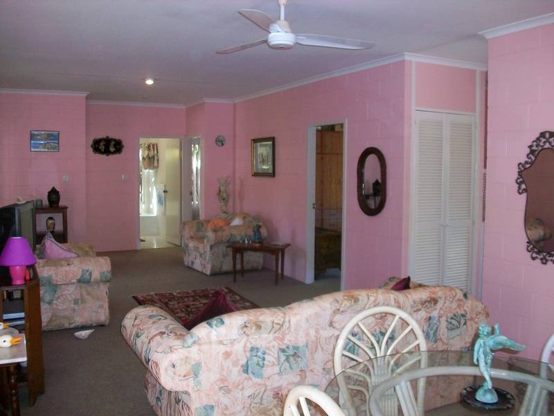 OWNERS CIRCUMSTANCES DICTATE AN IMMEDIATE SALE! Picture 3