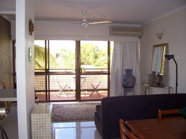 Top Floor Apartment - Across From The Beach - Incredible Value!! Picture 1