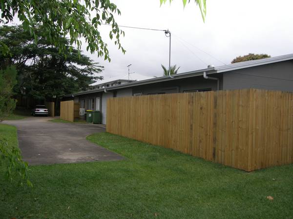 Rare Investment Opportunity - Full Triplex 3x2 - Owners Want Out - Slashed to $560,000! Picture 2