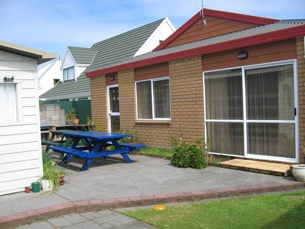 The Living is Easy! Picture 3