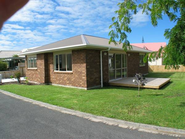 Modern Living Picture 1