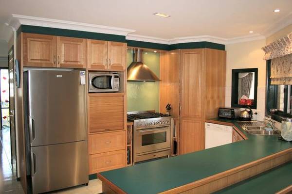 OUTSTANDING Picture 2