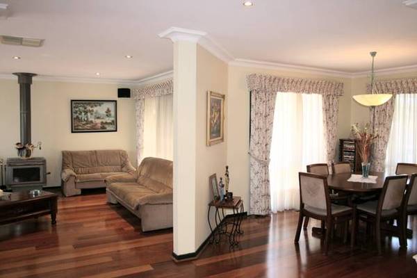 OUTSTANDING Picture 3