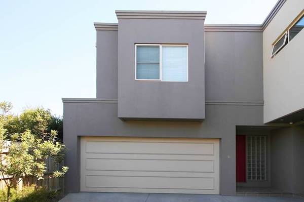 Stunning Absolute Beachfront Home - 180 degree views Picture 3