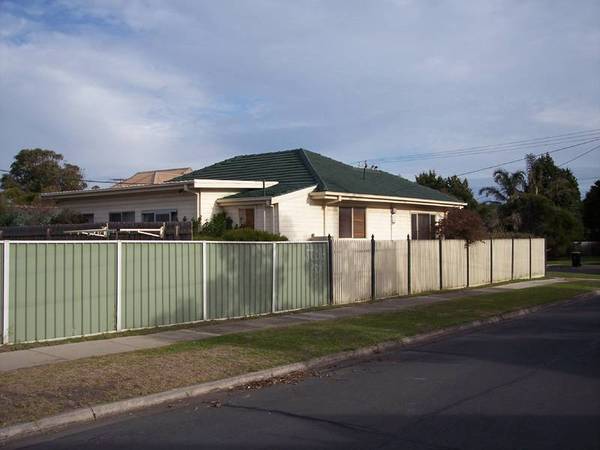 UNDER OFFER Picture 3