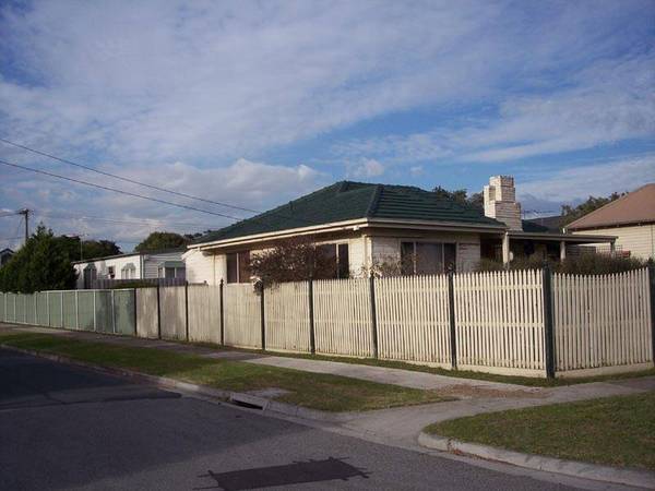 UNDER OFFER Picture 1