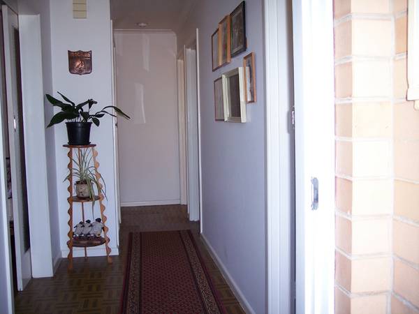 UNDER OFFER Picture 3