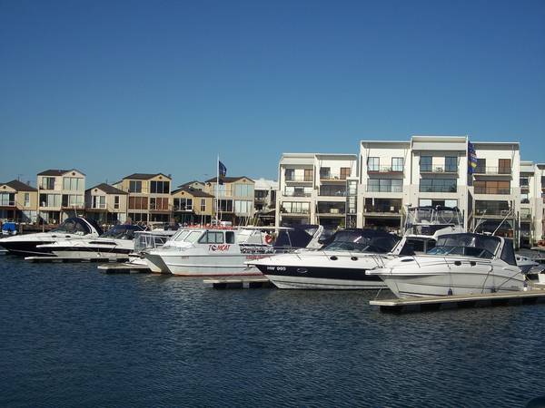 Under Offer. Picture